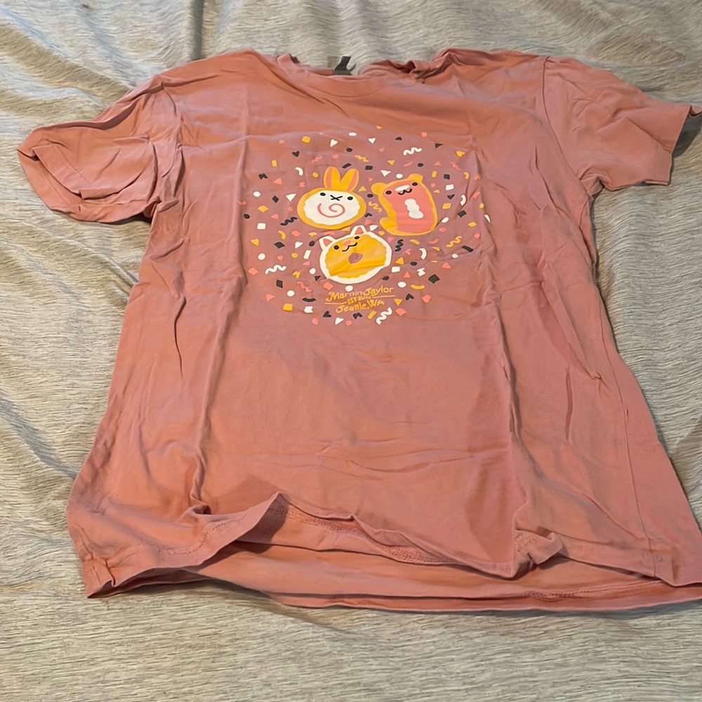 Small like new graphic tee